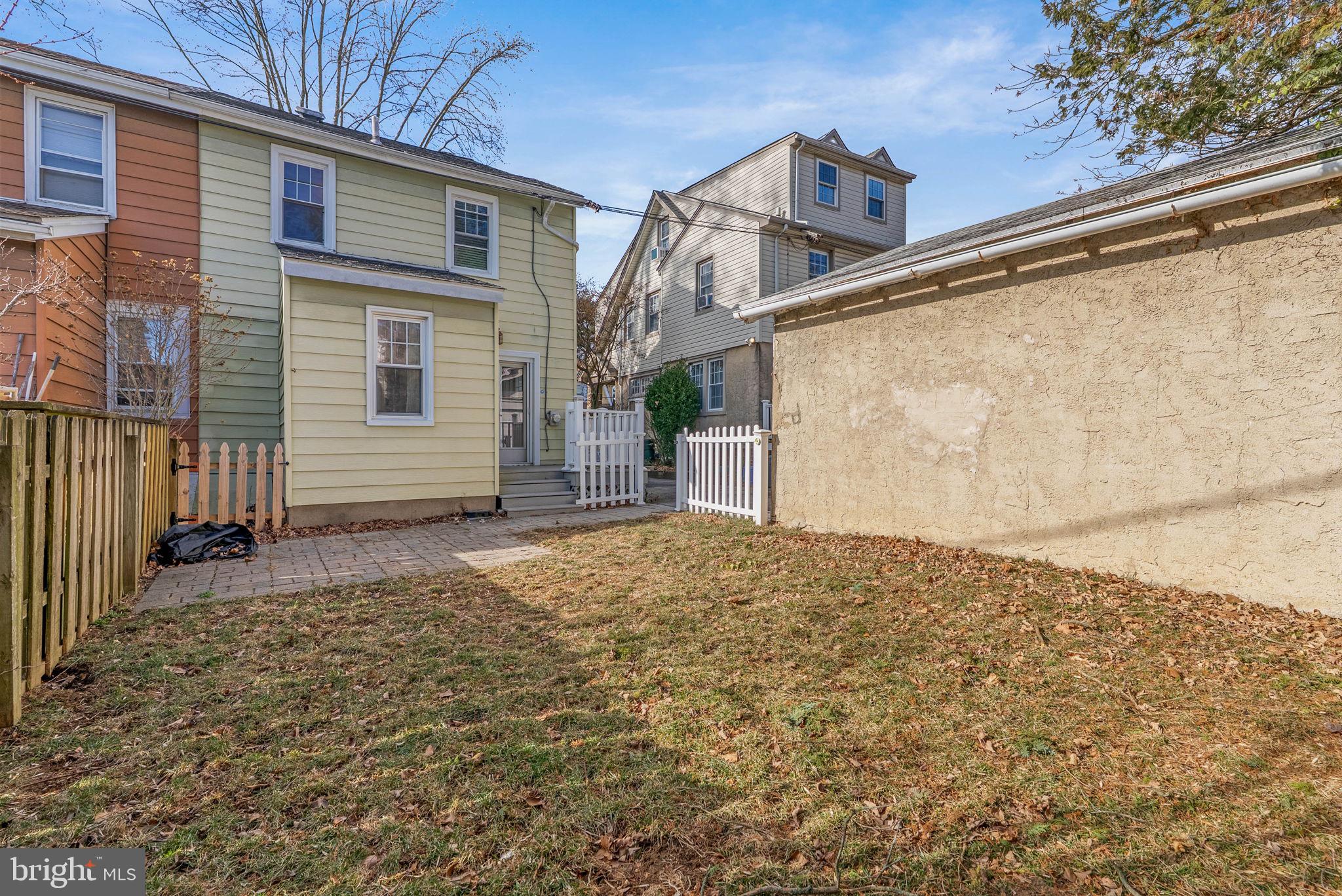 637 COUNTRY CLUB LANE