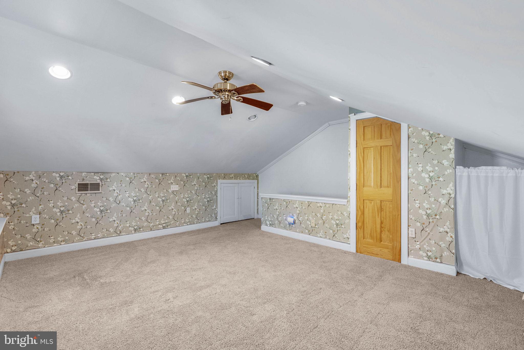 637 COUNTRY CLUB LANE