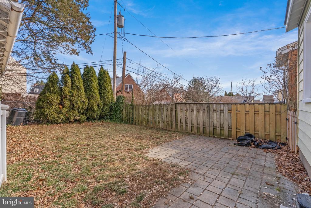 637 COUNTRY CLUB LANE