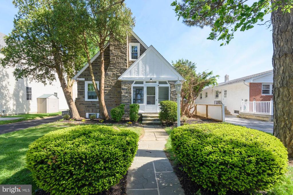33 FAIRLAMB AVENUE