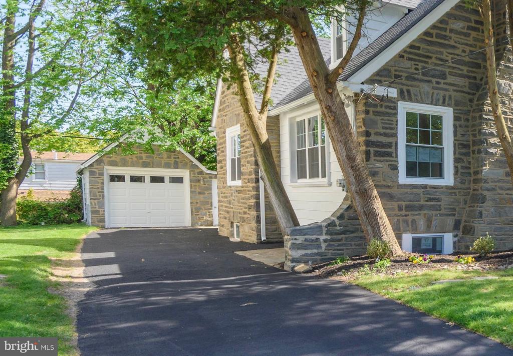 33 FAIRLAMB AVENUE