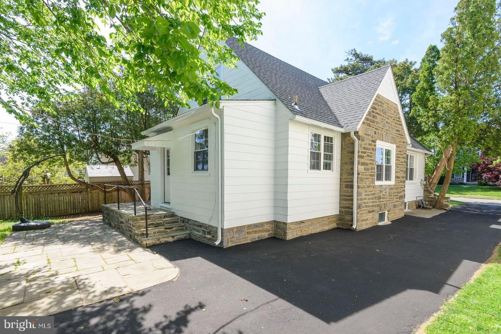 33 FAIRLAMB AVENUE