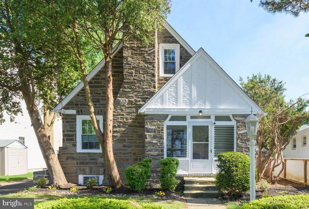 33 FAIRLAMB AVENUE