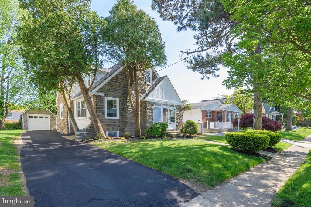 33 FAIRLAMB AVENUE
