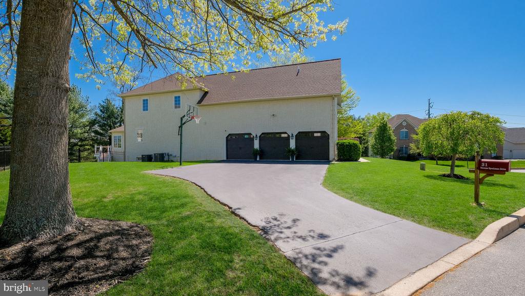 31 THOMAS SPEAKMAN DRIVE