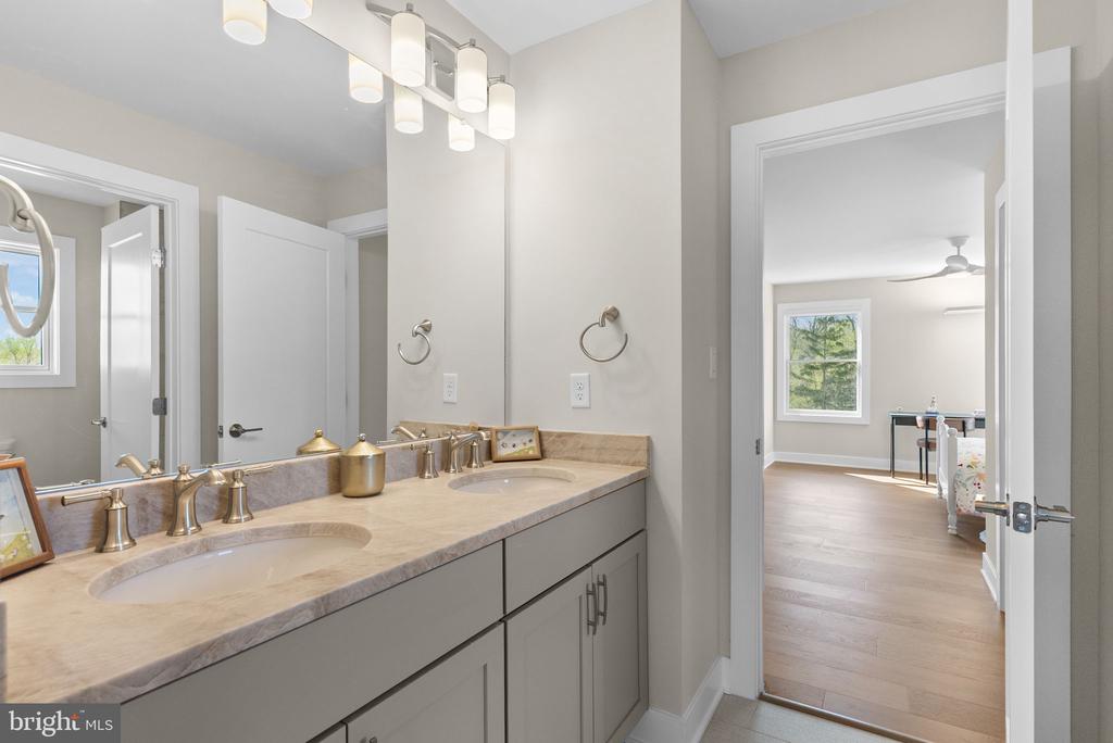 3155 RIDGEVIEW COURT