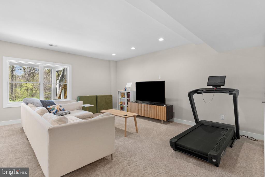 3155 RIDGEVIEW COURT