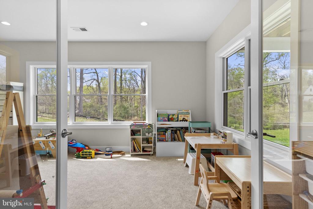 3155 RIDGEVIEW COURT