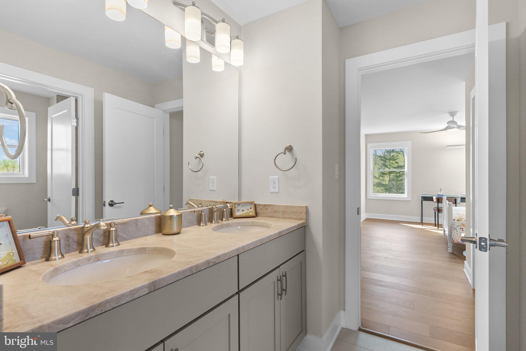 3155 RIDGEVIEW COURT