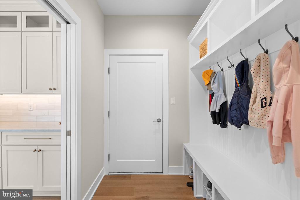 3155 RIDGEVIEW COURT
