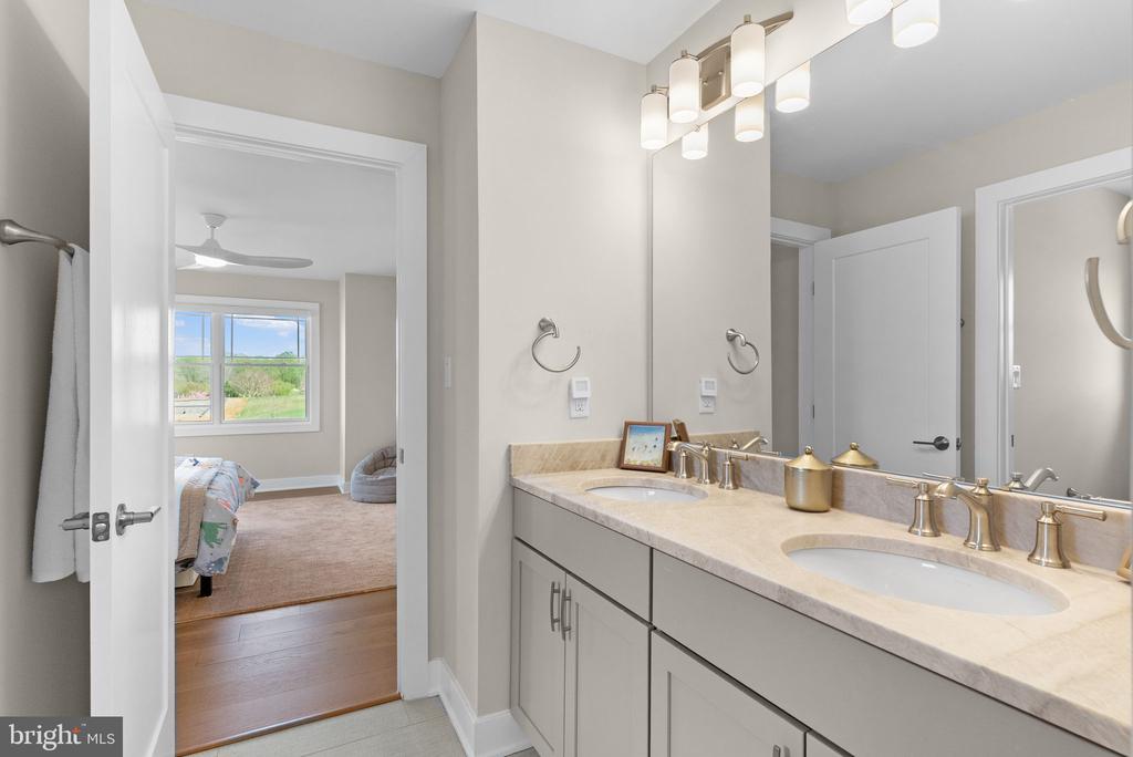 3155 RIDGEVIEW COURT