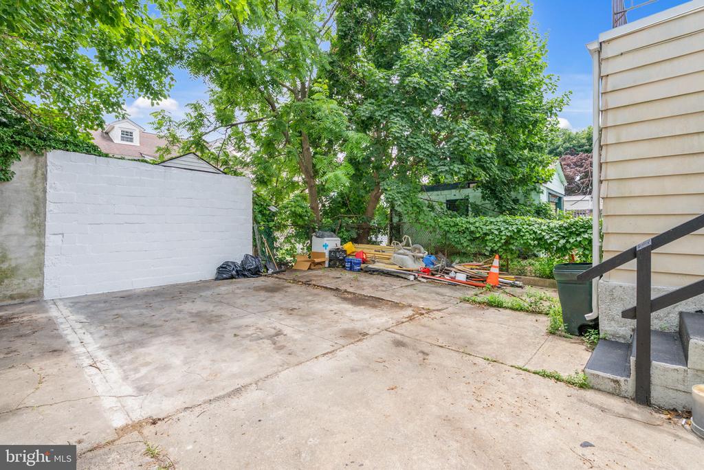 11 OAKLEY ROAD
