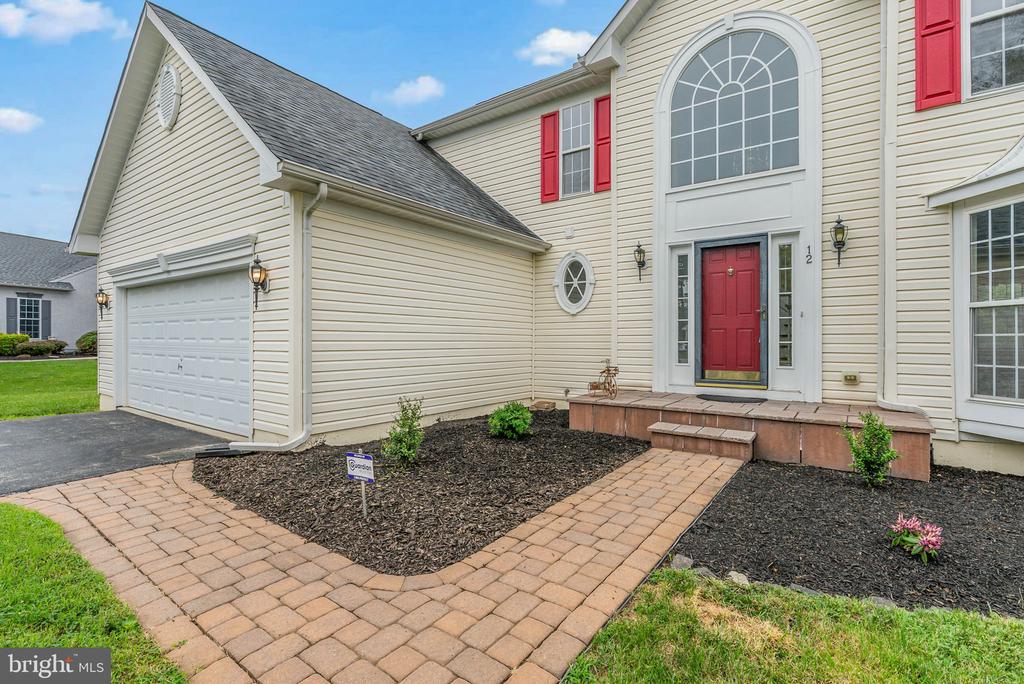 12 HUNTINGDON COURT