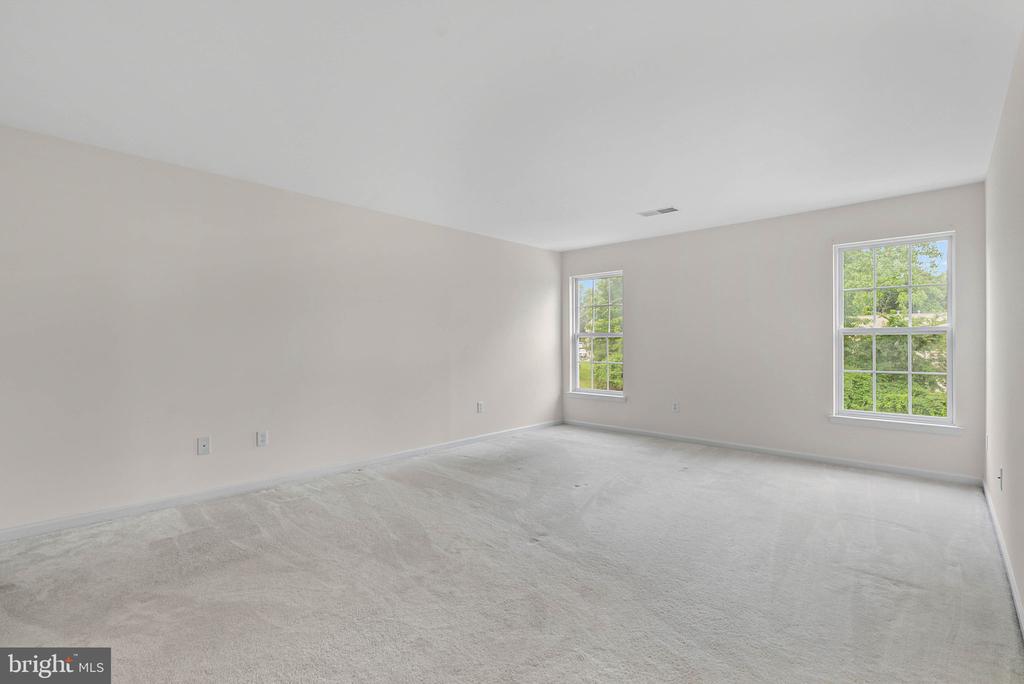 12 HUNTINGDON COURT