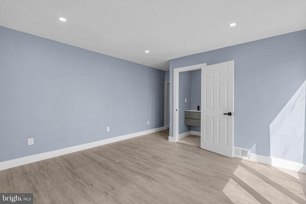 905 MULBERRY STREET