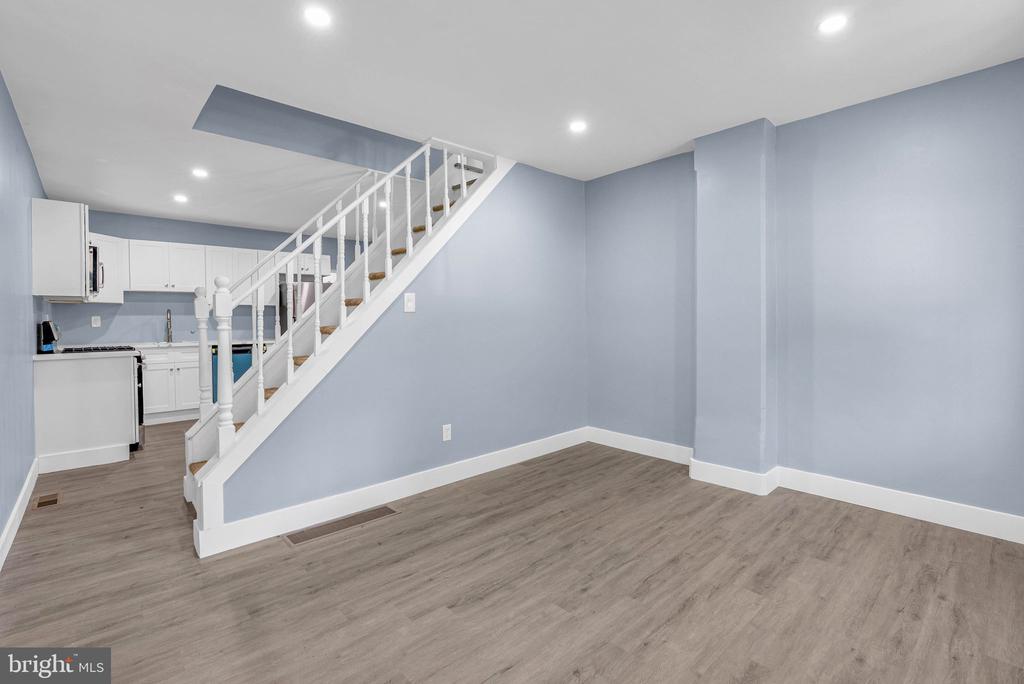 905 MULBERRY STREET