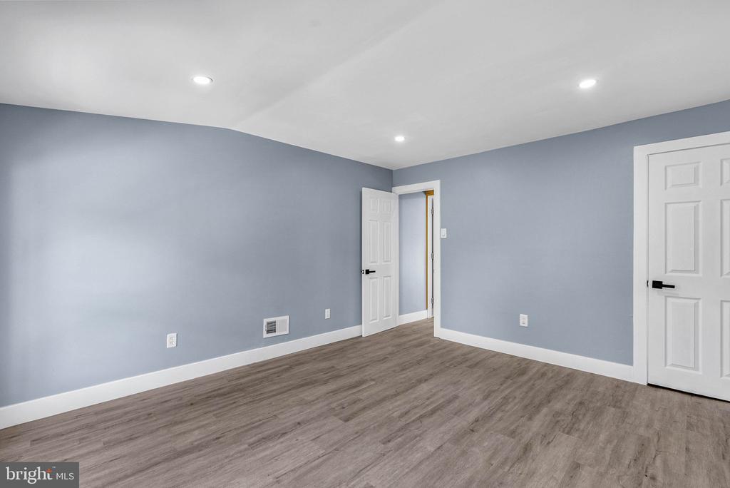 905 MULBERRY STREET