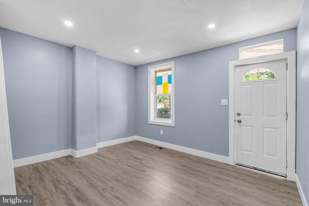 905 MULBERRY STREET