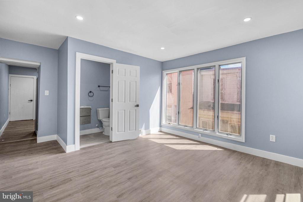 905 MULBERRY STREET