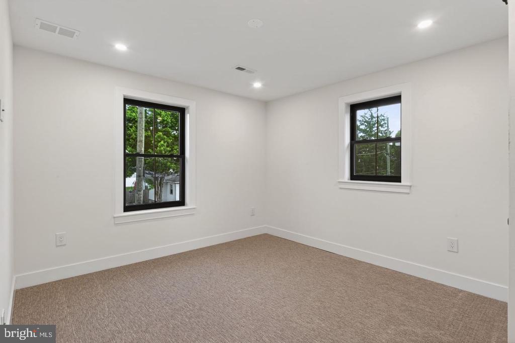 25 OAK LANE