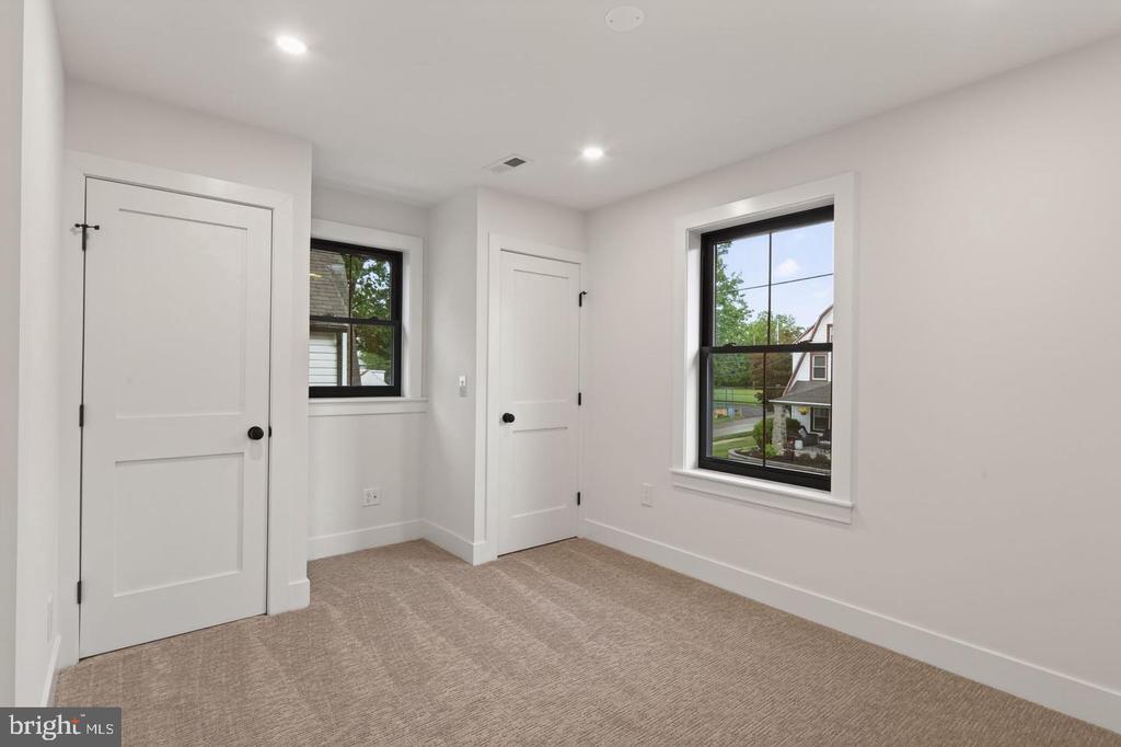 25 OAK LANE