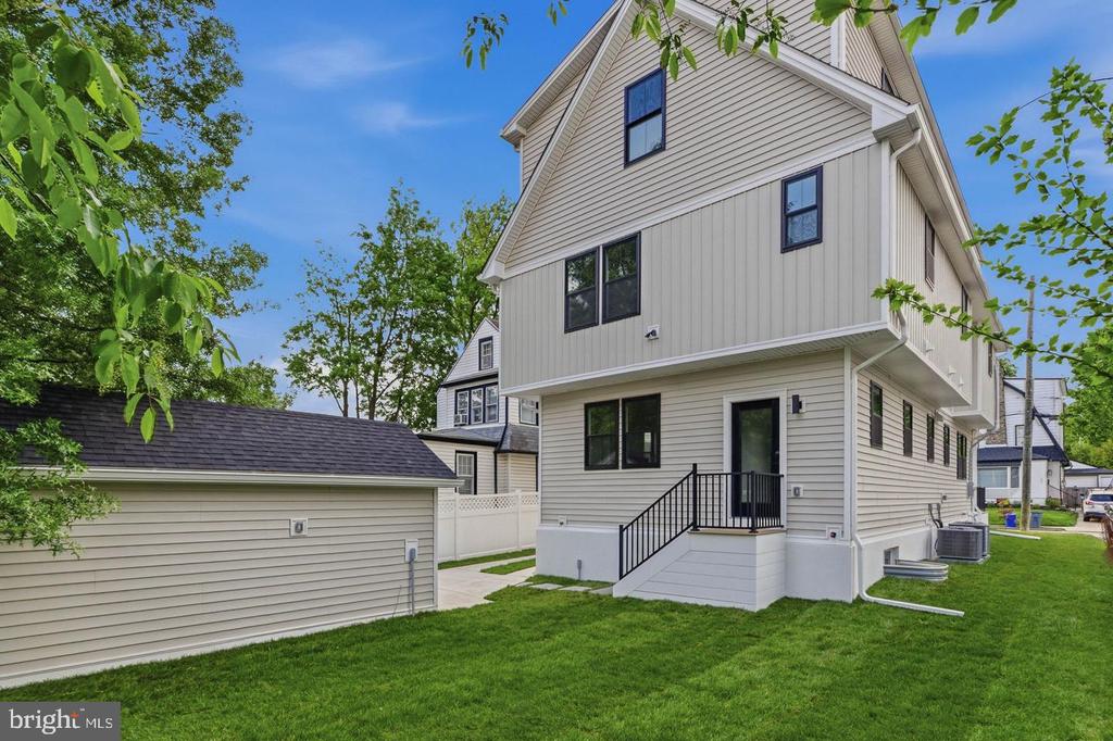 25 OAK LANE