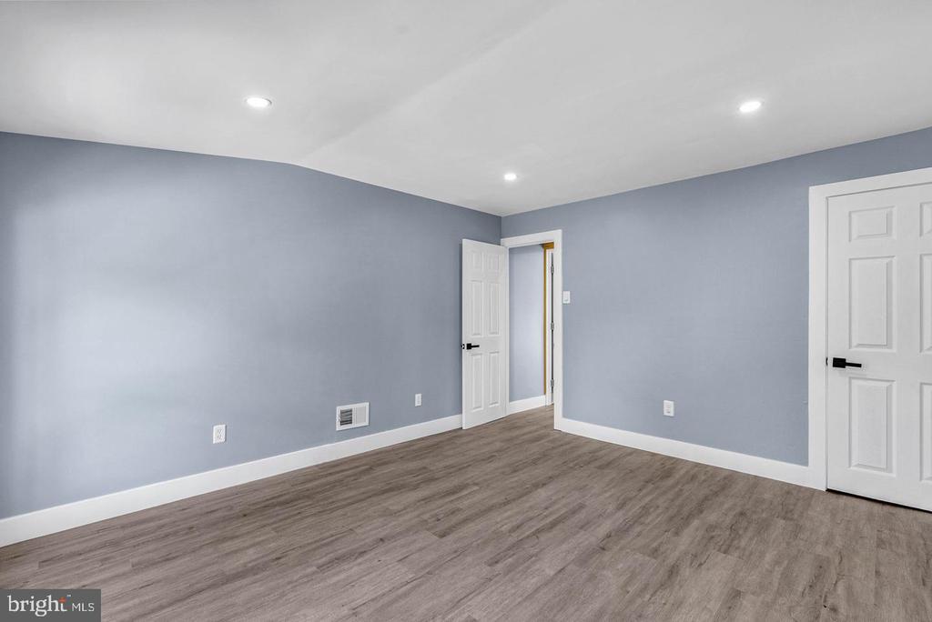 905 MULBERRY STREET