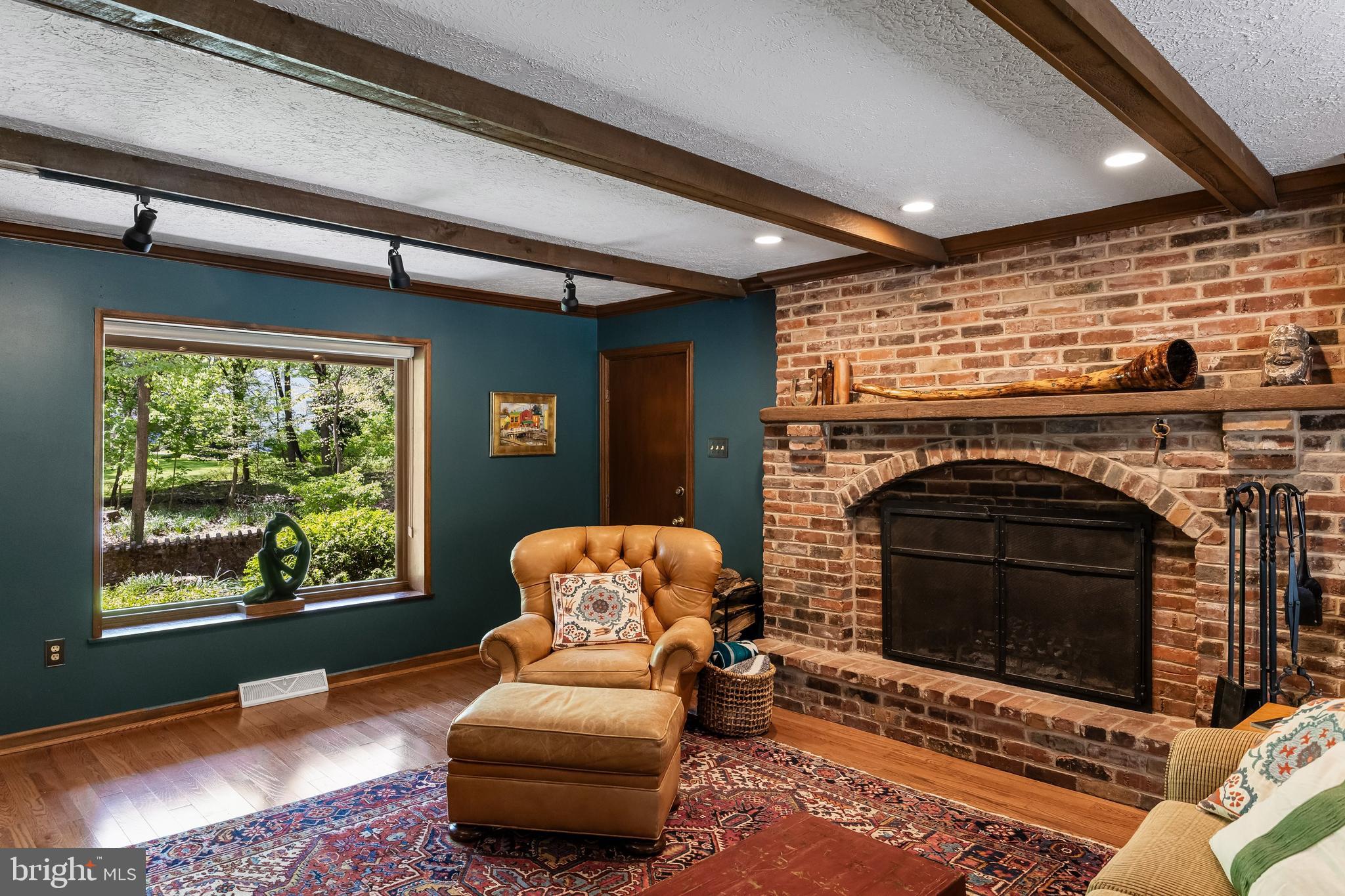 785 LEWIS LANE