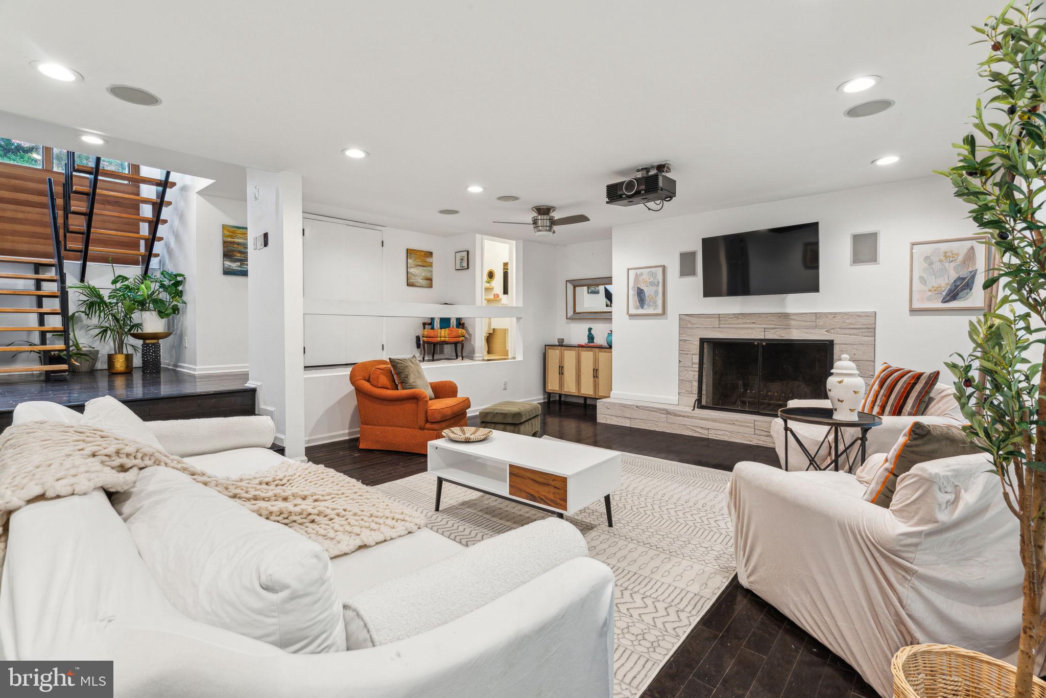 1220 VALLEY ROAD