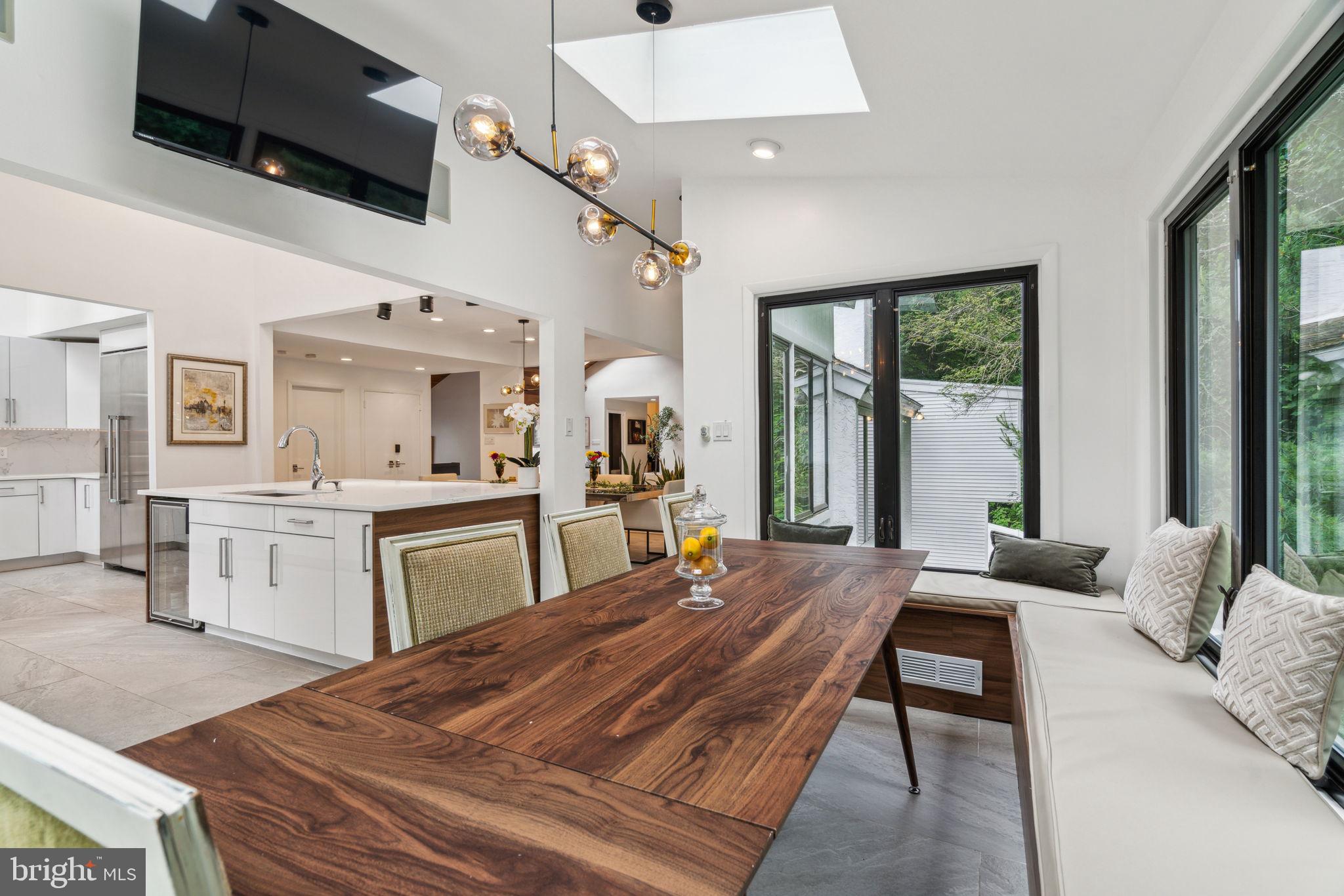 1220 VALLEY ROAD