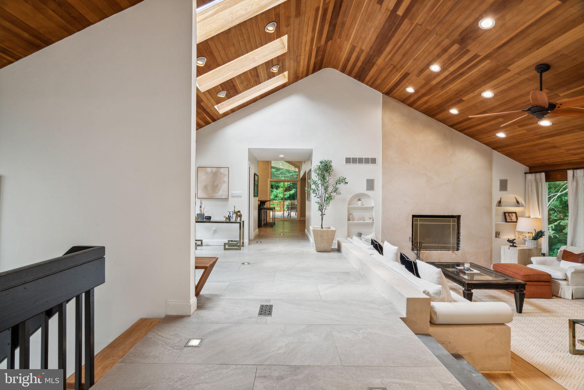 1220 VALLEY ROAD