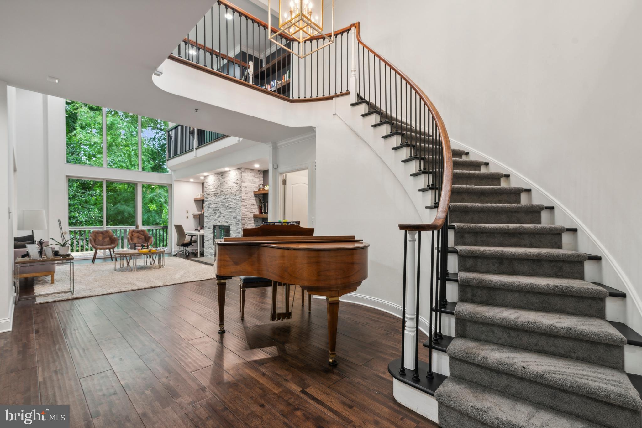 520 LINDY LANE