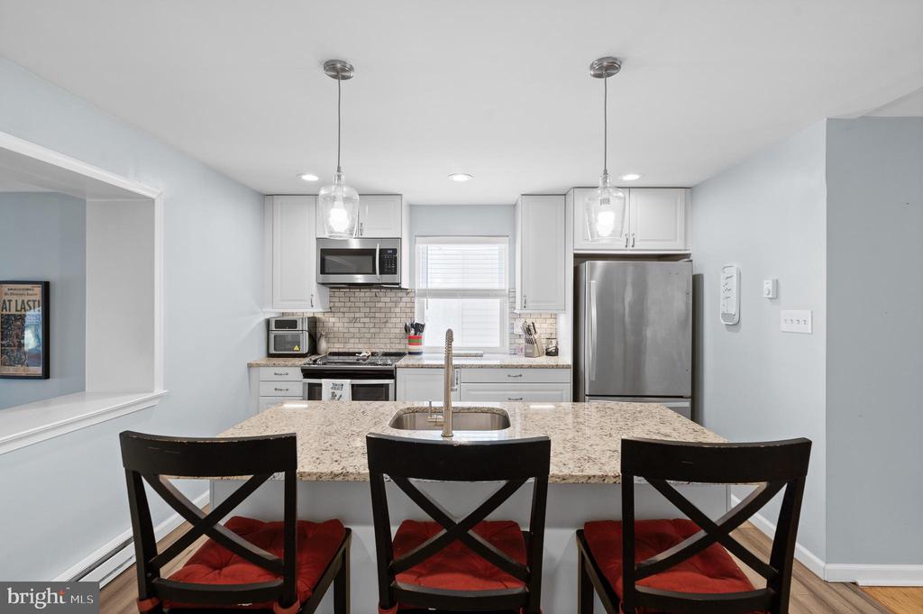 344 W 11TH AVENUE