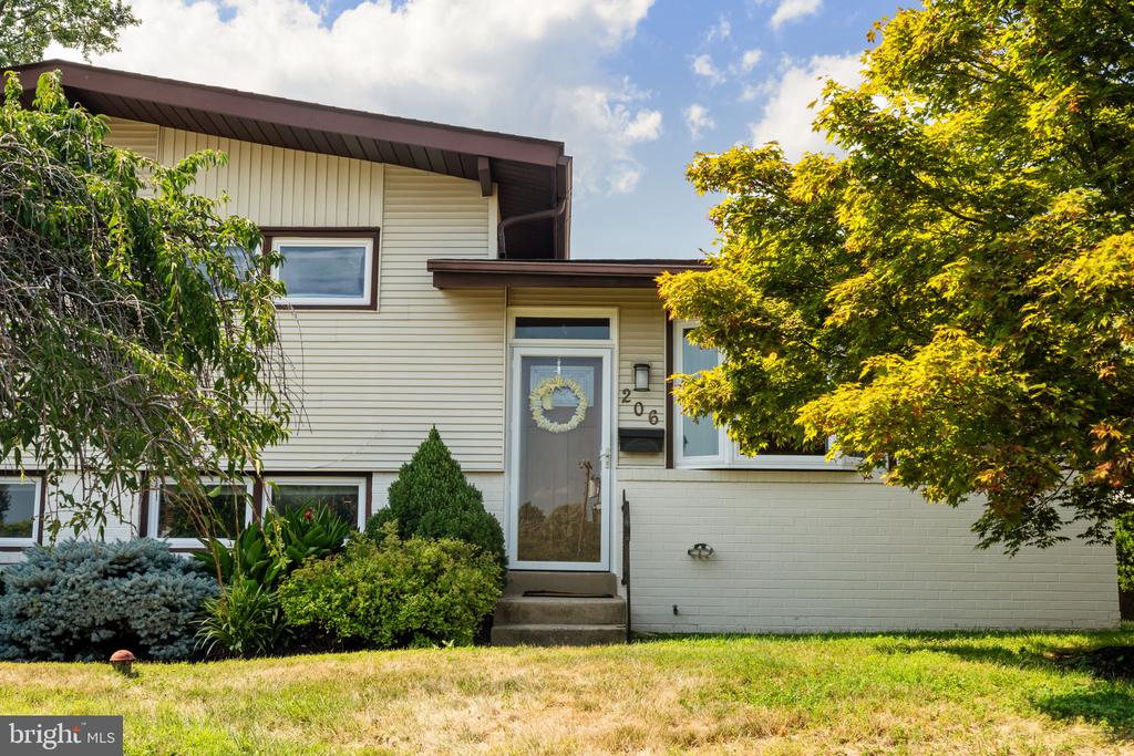 206 YELLOWSTONE ROAD