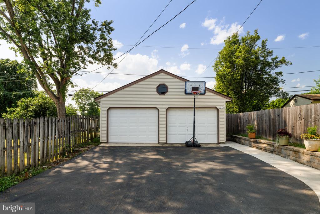 206 YELLOWSTONE ROAD