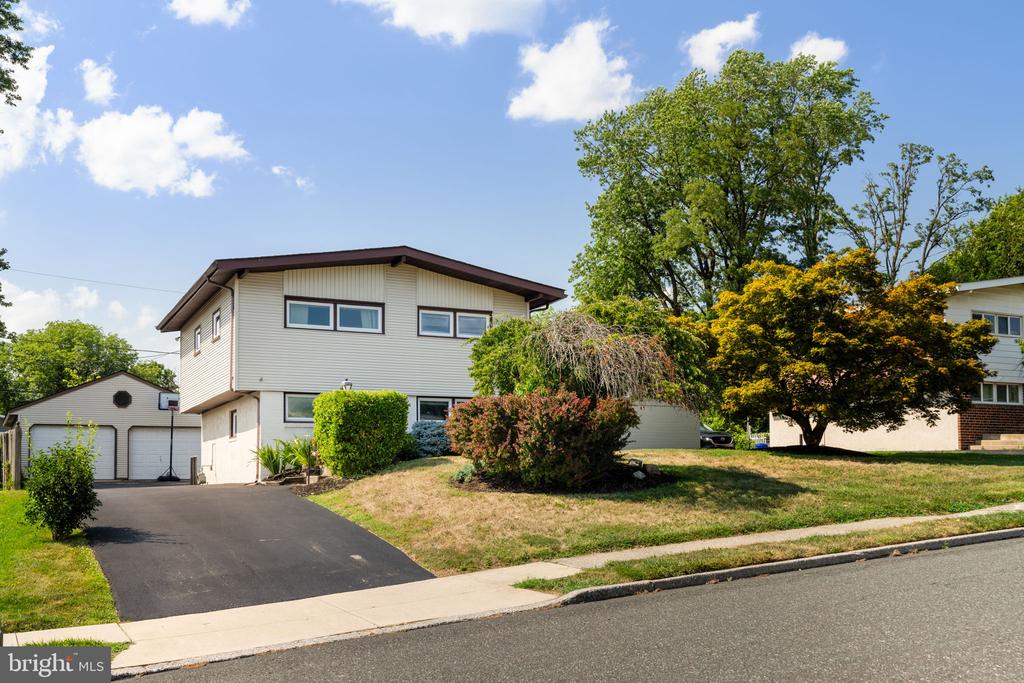 206 YELLOWSTONE ROAD