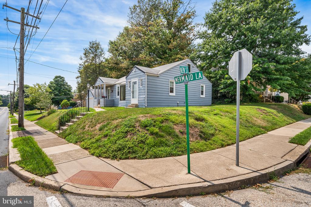 919 and 933 E MERMAID LANE
