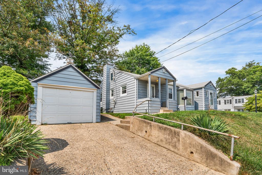 919 and 933 E MERMAID LANE