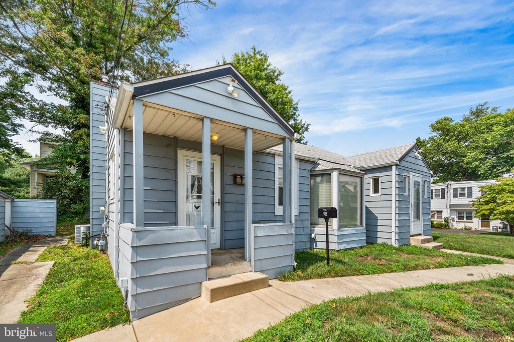 919 and 933 E MERMAID LANE