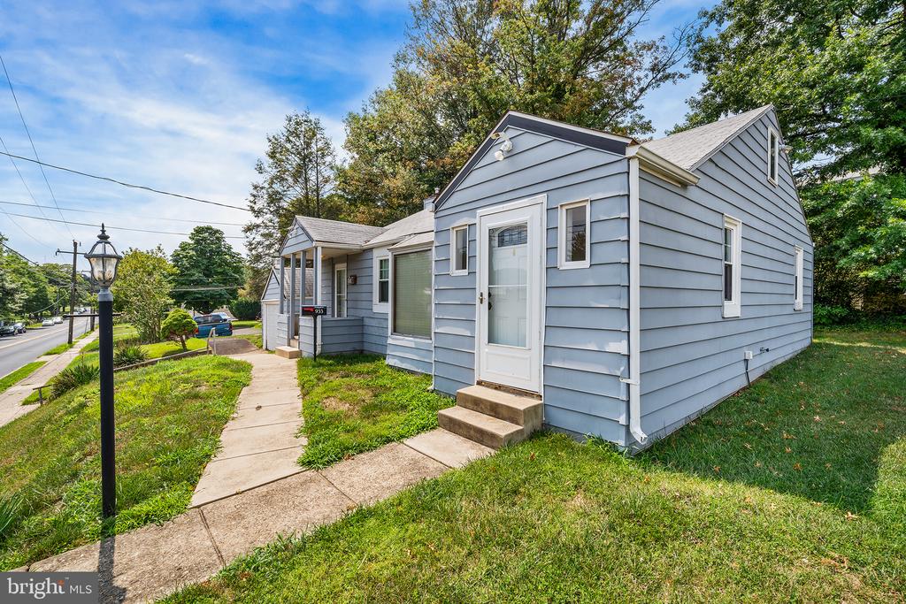 919 and 933 E MERMAID LANE