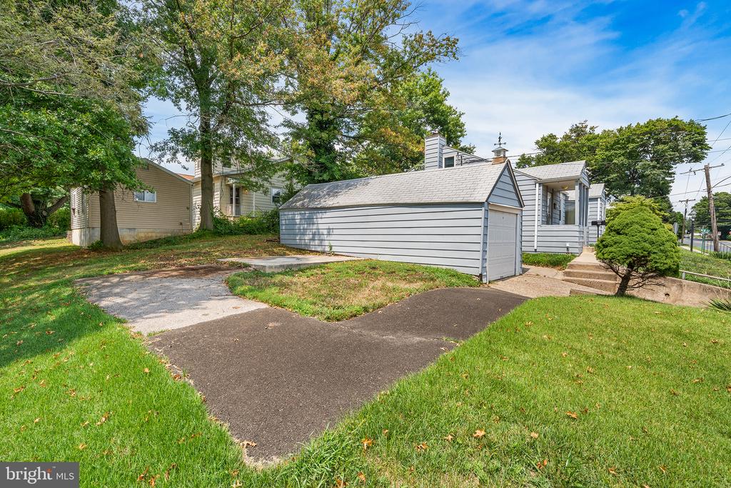 919 and 933 E MERMAID LANE