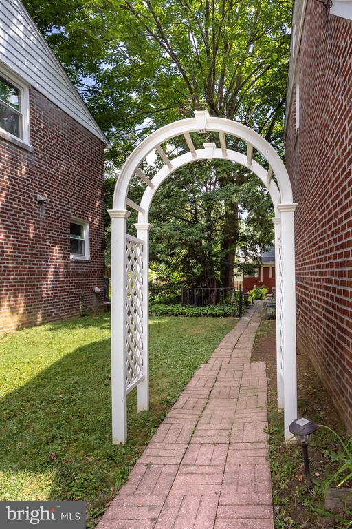 1803 ALLEN LANE