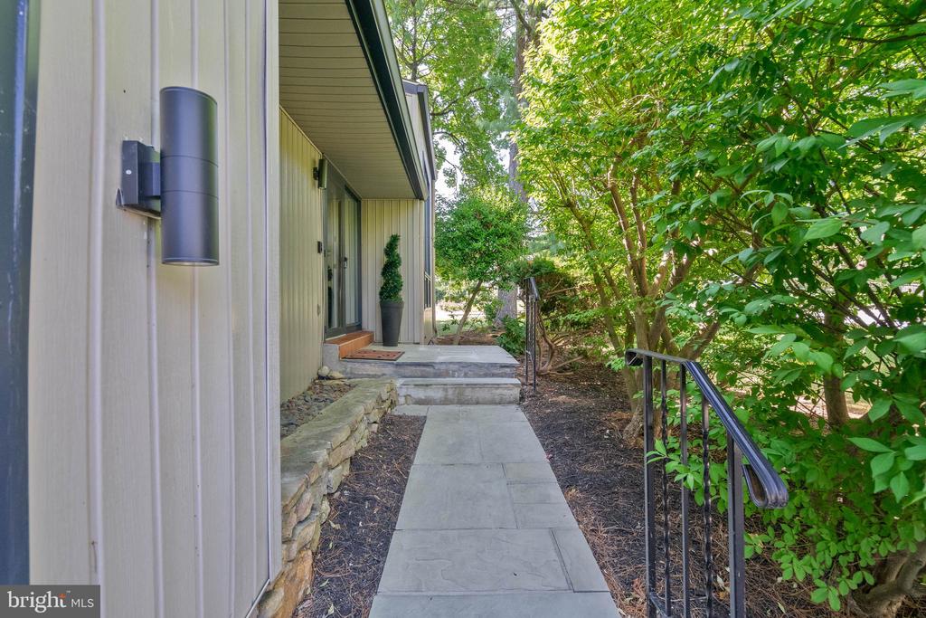 600 ARGYLE CIRCLE