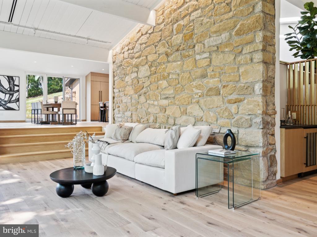 1848 MALLARD LANE