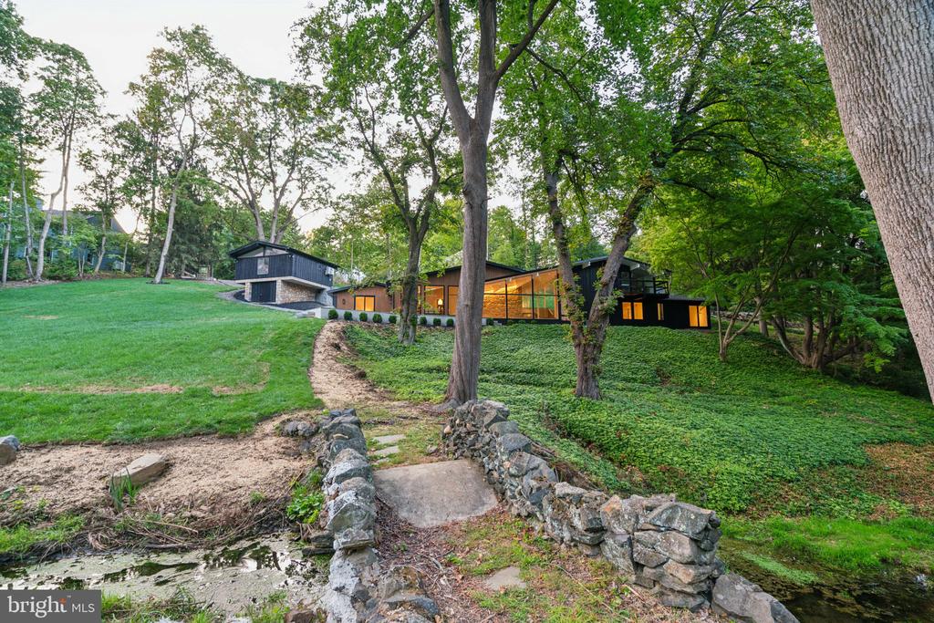 1848 MALLARD LANE