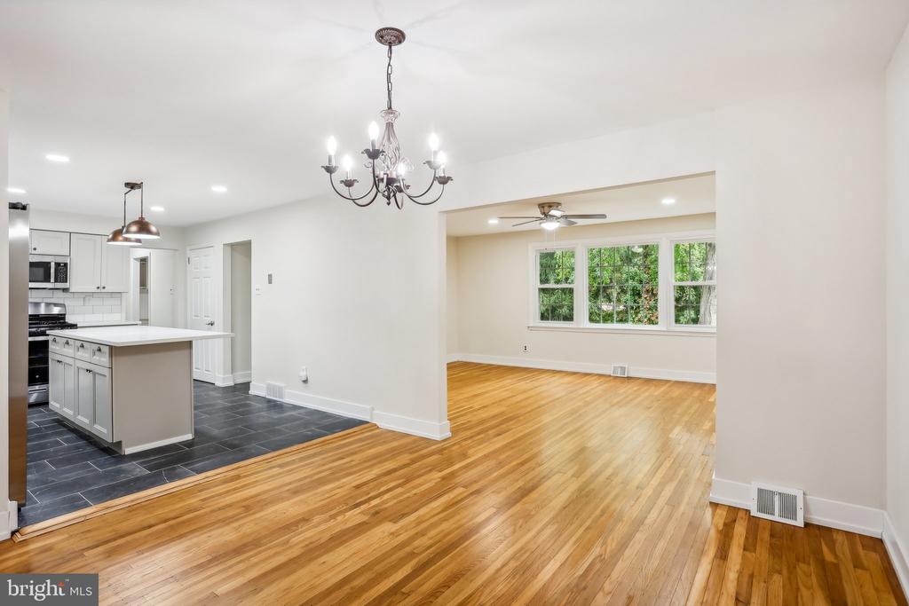 8326 ELLISTON