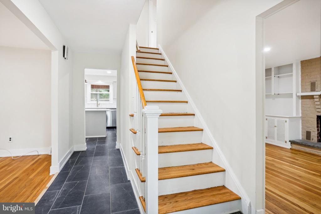 8326 ELLISTON