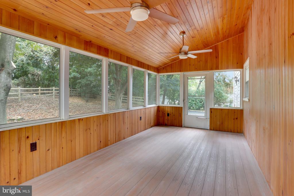 8326 ELLISTON