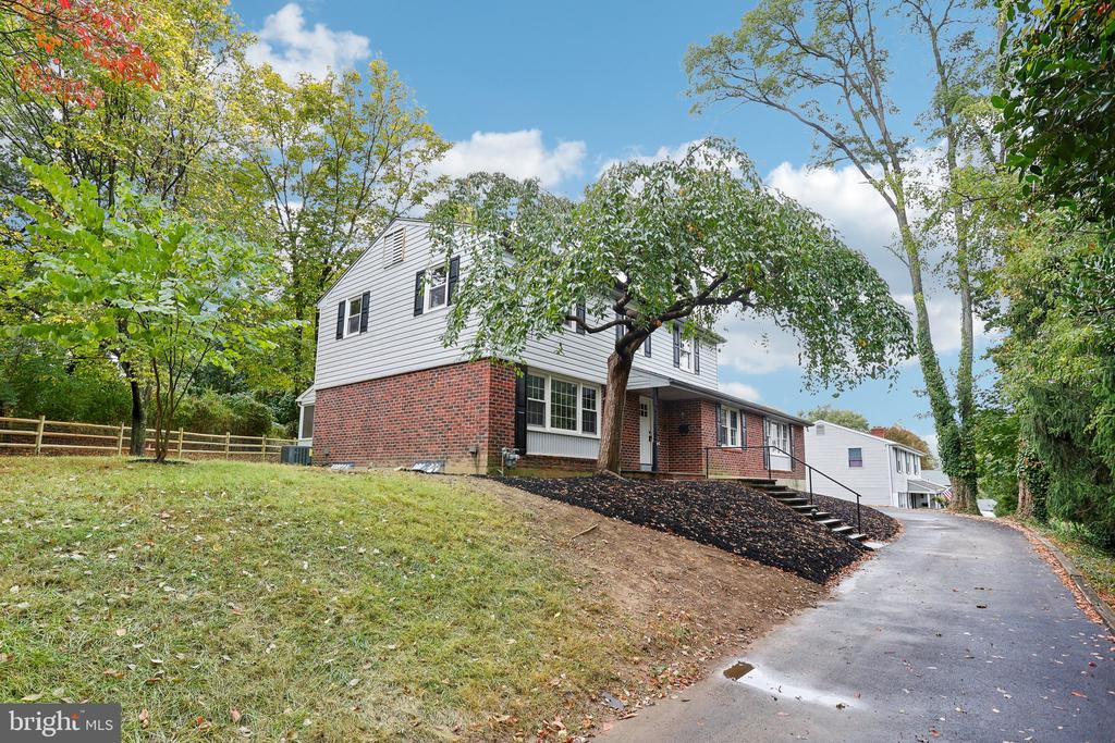 8326 ELLISTON