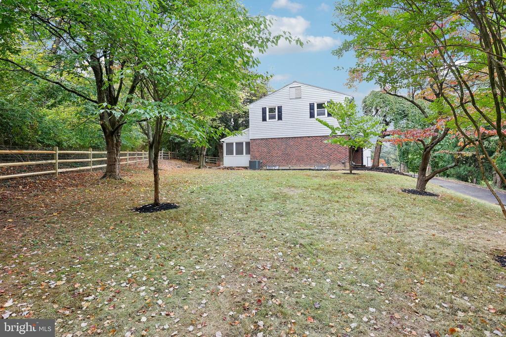 8326 ELLISTON